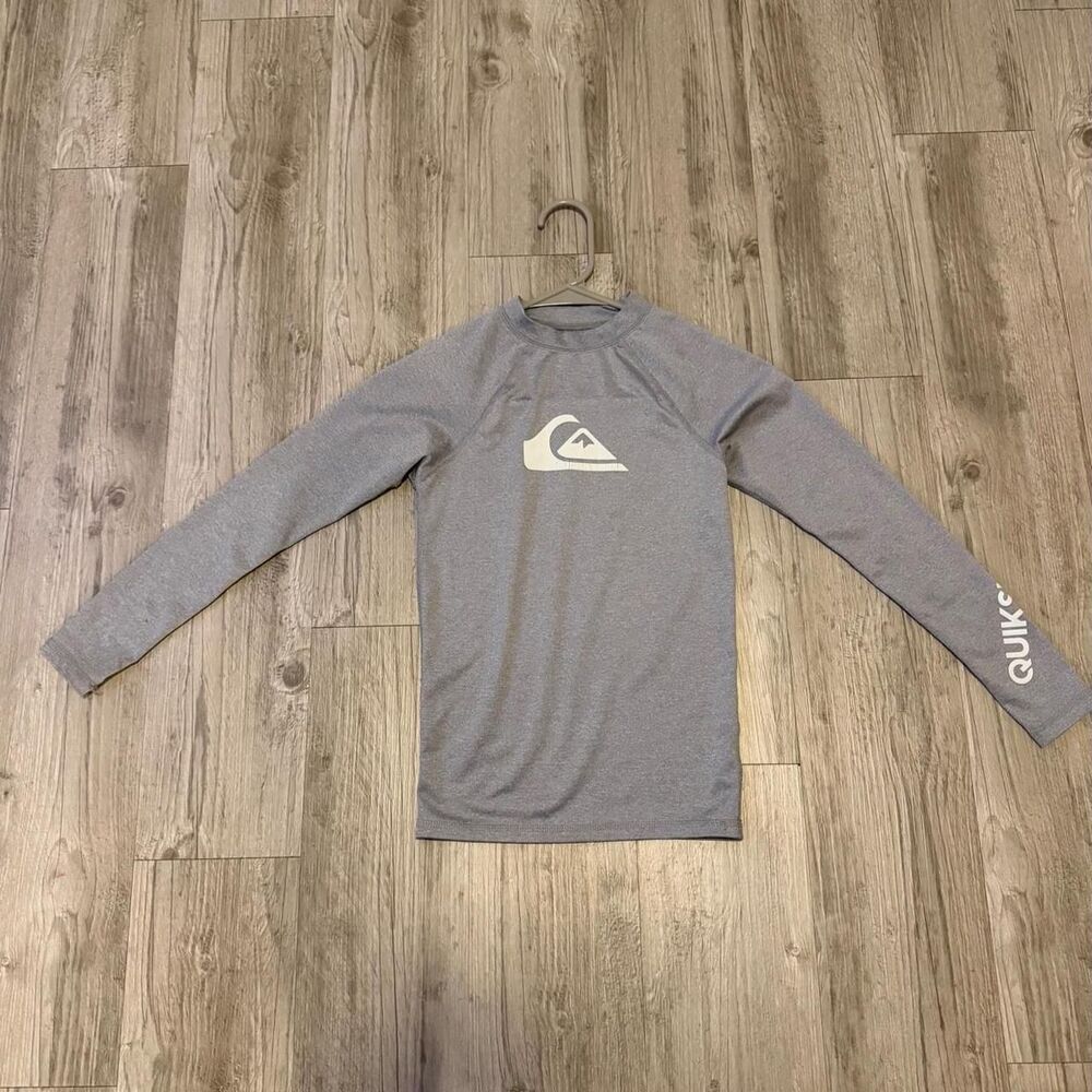 Gray Quiksilver long sleeve rashguard in boys size S